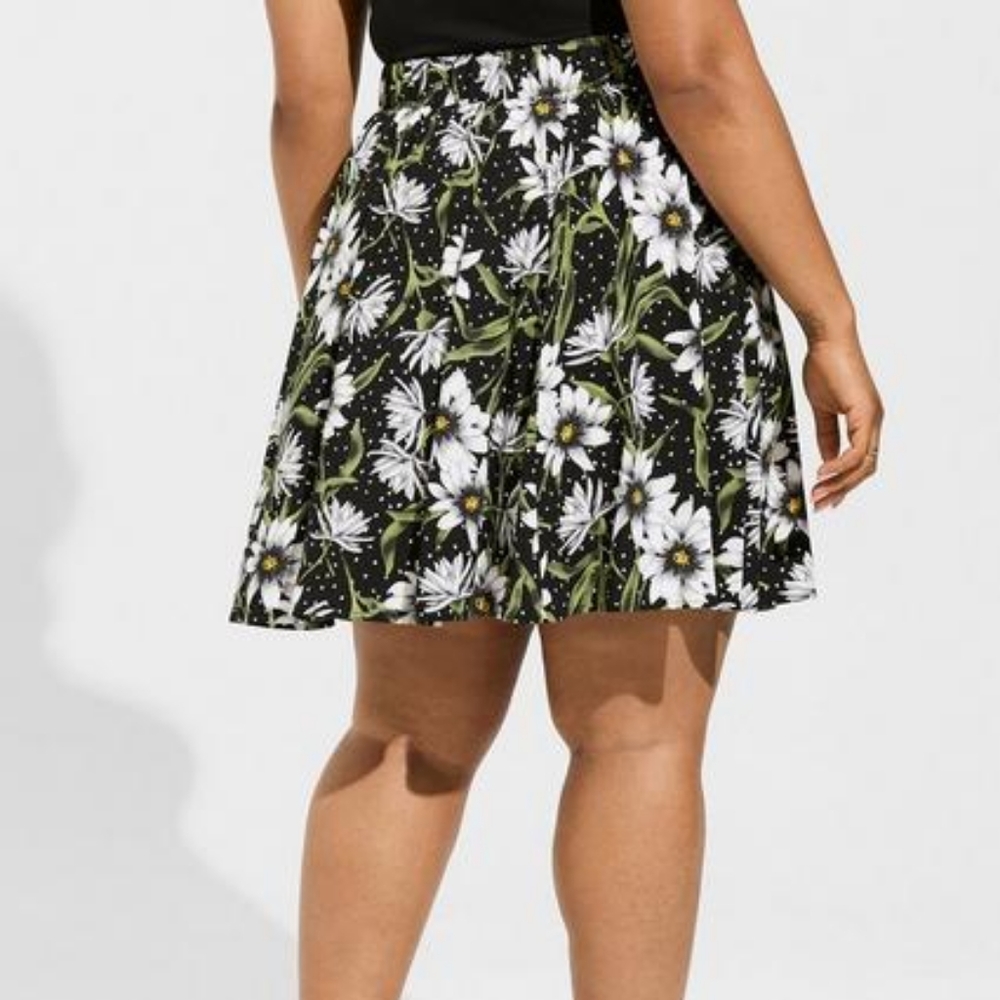Torrid plus floral challis mini skirt, 4XL, black - Picture 3 of 10